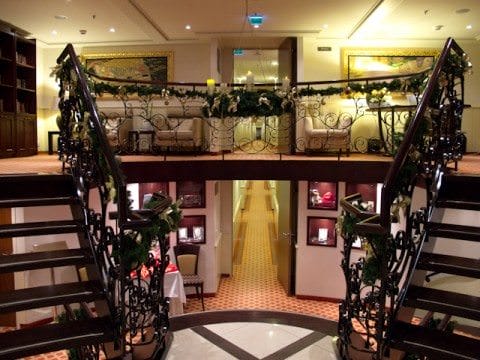 AmaLyra - Main Lobby - Aft
