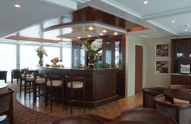 AmaDagio Bar_main lounge