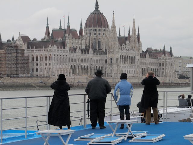 Sailing into Budapest aboard AmaLyra. Photo © Aaron Saunders