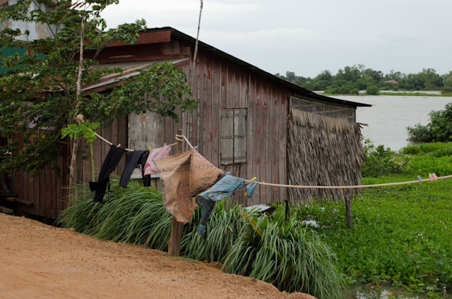 Rural lifestyles in Kampong Tralach. Photo © 2013 Aaron Saunders