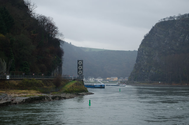 The serpentine stretch of water where the legendary Lorelei resides. The cliff face can be seen on the right. Photo © 2013 Aaron Saunders