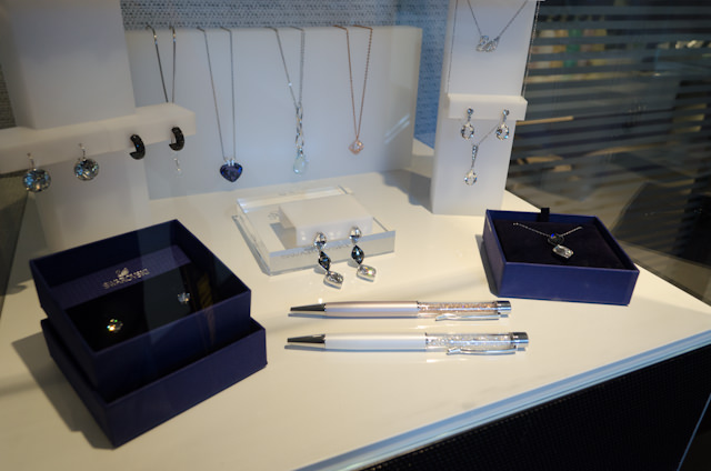 A small gift/jewelry shop is located on Deck 1 outside the Salon. Photo © 2014 Aaron Saunders