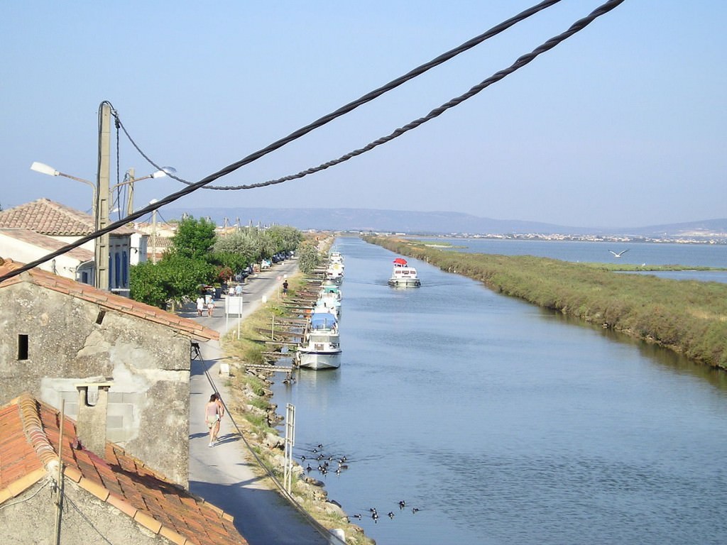 "Canal Rhone a Sete 15072006" by User:Sebjarod - own work - oeuvre personnelle. Licensed under CC BY 2.5 via Wikimedia Commons - http://commons.wikimedia.org/wiki/File:Canal_Rhone_a_Sete_15072006.JPG#/media/File:Canal_Rhone_a_Sete_15072006.JPG