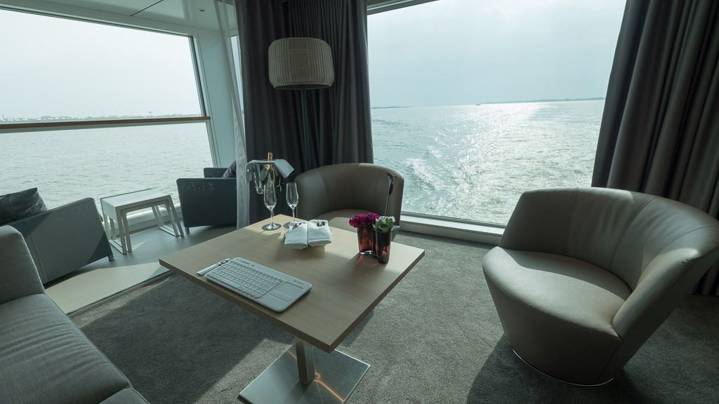 Royal Panorama Suite 337. © 2015 Ralph Grizzle